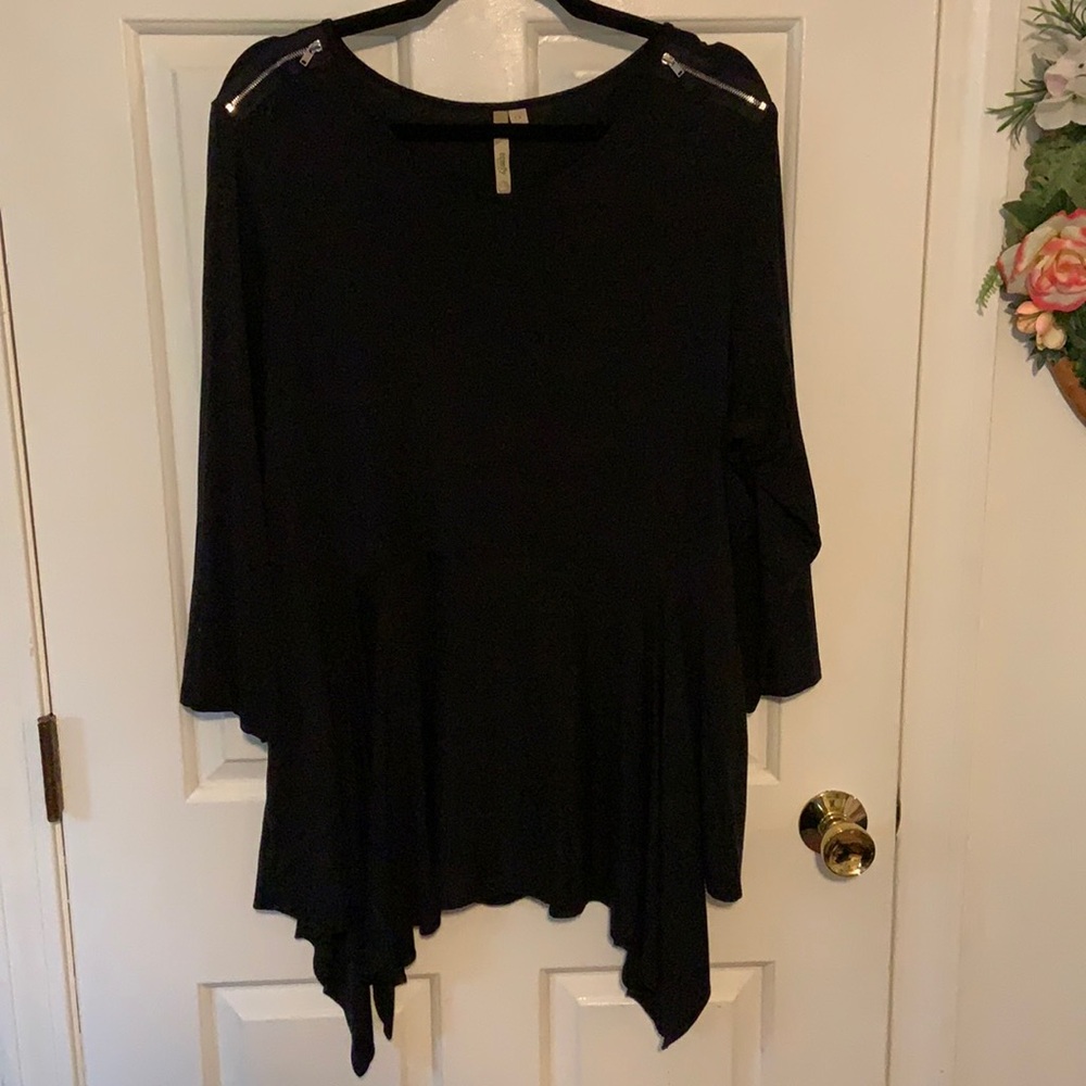 Comfy USA Zip Shoulder Black Handkerchief Top